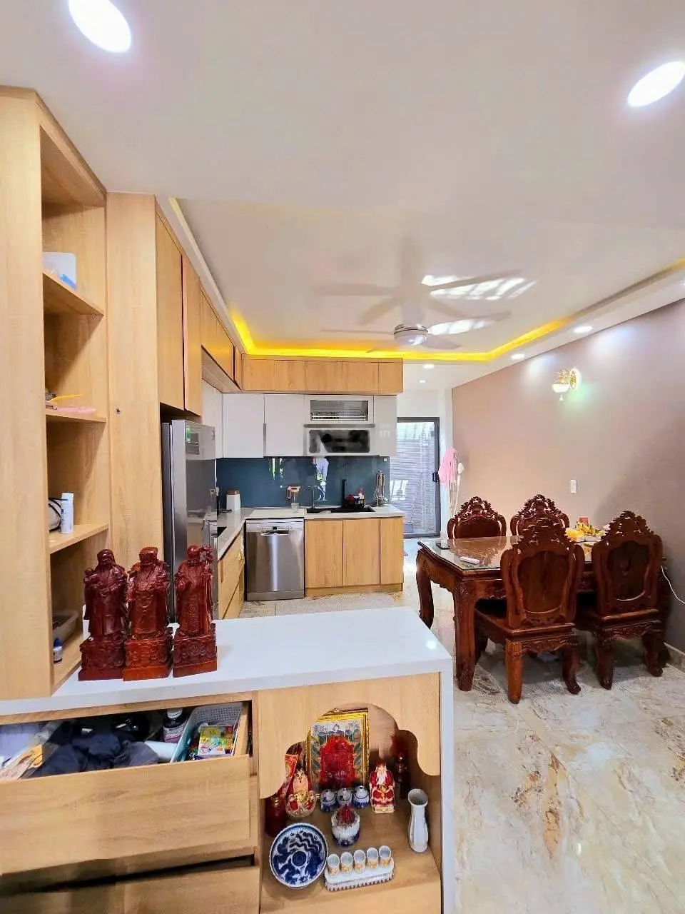 Bán gấp nhà trục đường Lã Xuân Oai Q9. DT: 4mx13m. Kết cấu: 2 tầng full nội thất giá bán: 3,6 tỷ