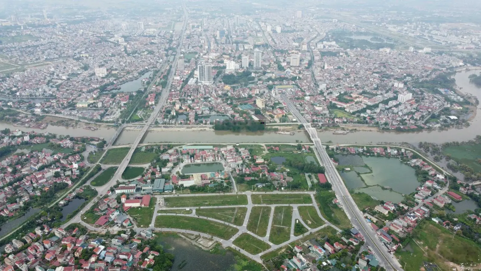Bán lô góc Mỹ Độ đã có sổ view vườn hoa