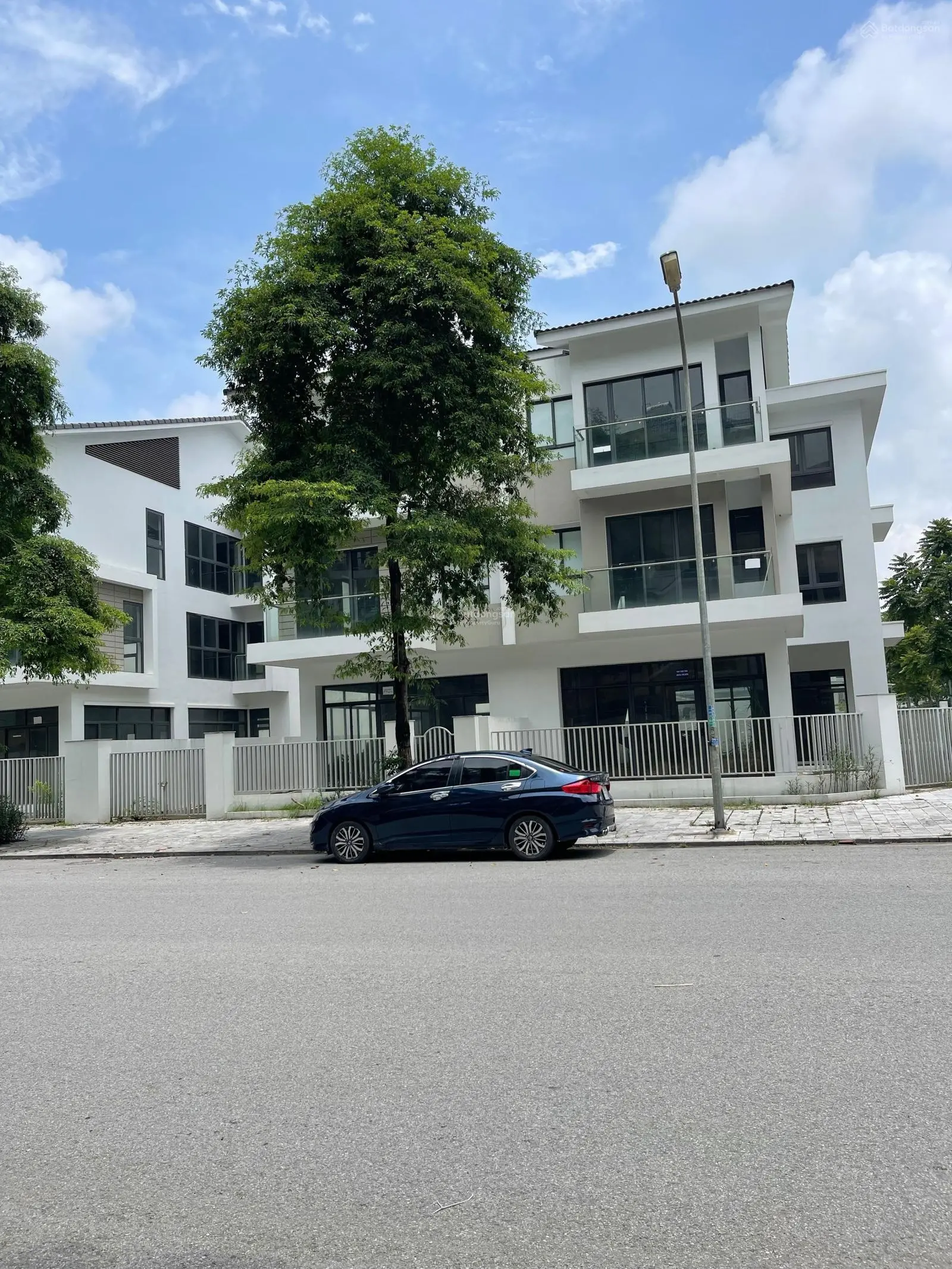 Hàng hiếm , bán 2 căn liền kề 100m/căn cạnh nhau , mt 10 m dtxd 920 m2 . sđcc.