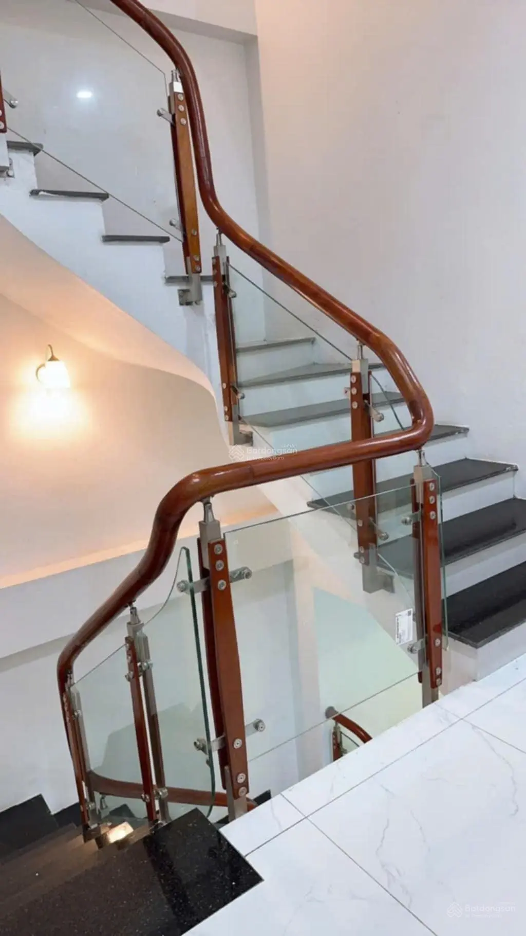 Ngọc Thuỵ lô góc 4 mặt thoáng, 60m2 4 tầng dân xay, oto vào nhà, đường 4m