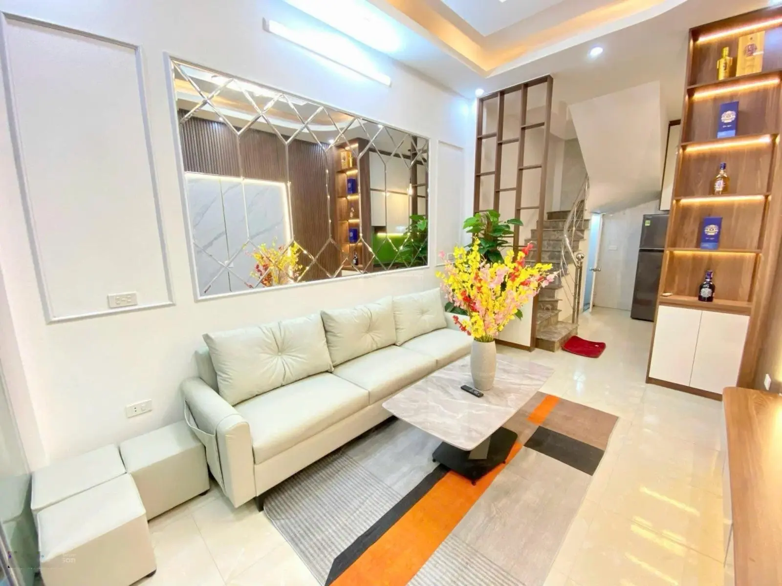 Bán nhà Vĩnh Hưng 30mx5tầng 5,4 tỷ,sổ vuông vắn,oto đỗ cổng,gần Time City,UDIC,T&T Vĩnh Hưng