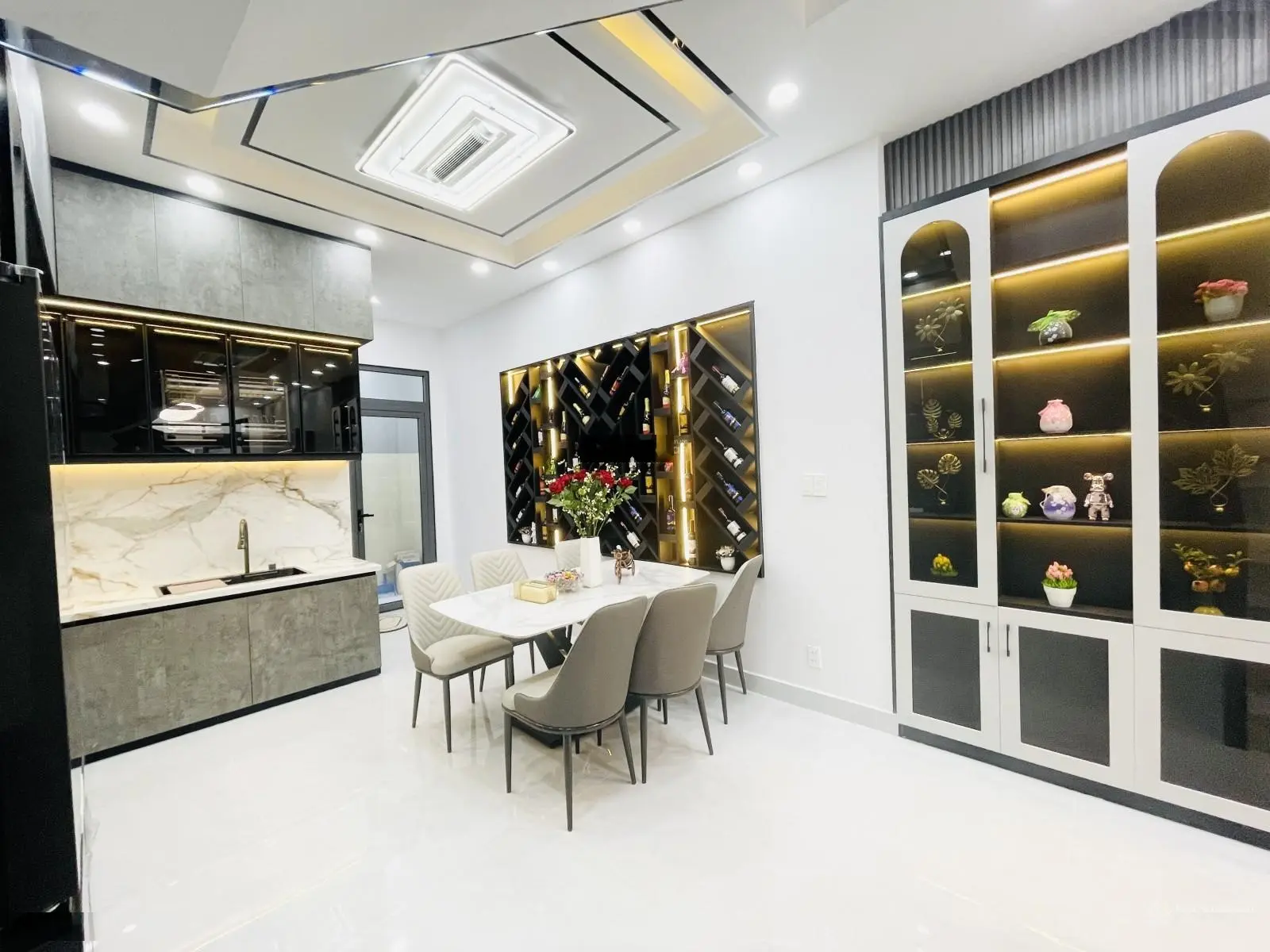 Bán NR đẹp như tranh giá siêu hời tại Chuyên Dùng Quận7 chỉ 7 tỷ 750 tr, 64m2, 4 tầng BTCT 4PN, 5WC