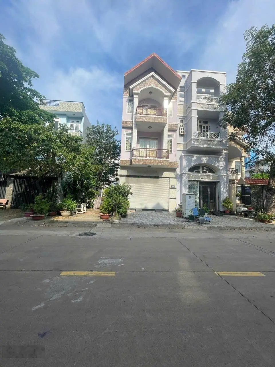 Bán căn nhà hoàn công đường L khu trung tâm hành chính Dĩ An giá rẻ