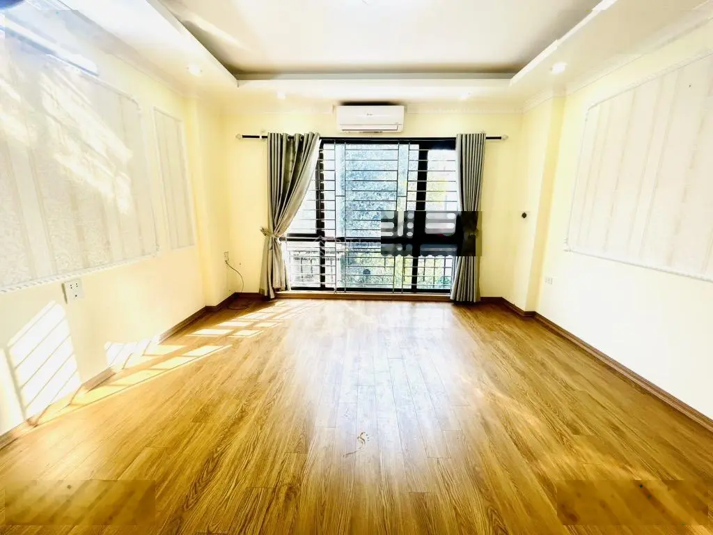 Bán nhà hoàng mai mới keng - 33m 5 tầng - gần phố ngõ nông- sổ đẹp.