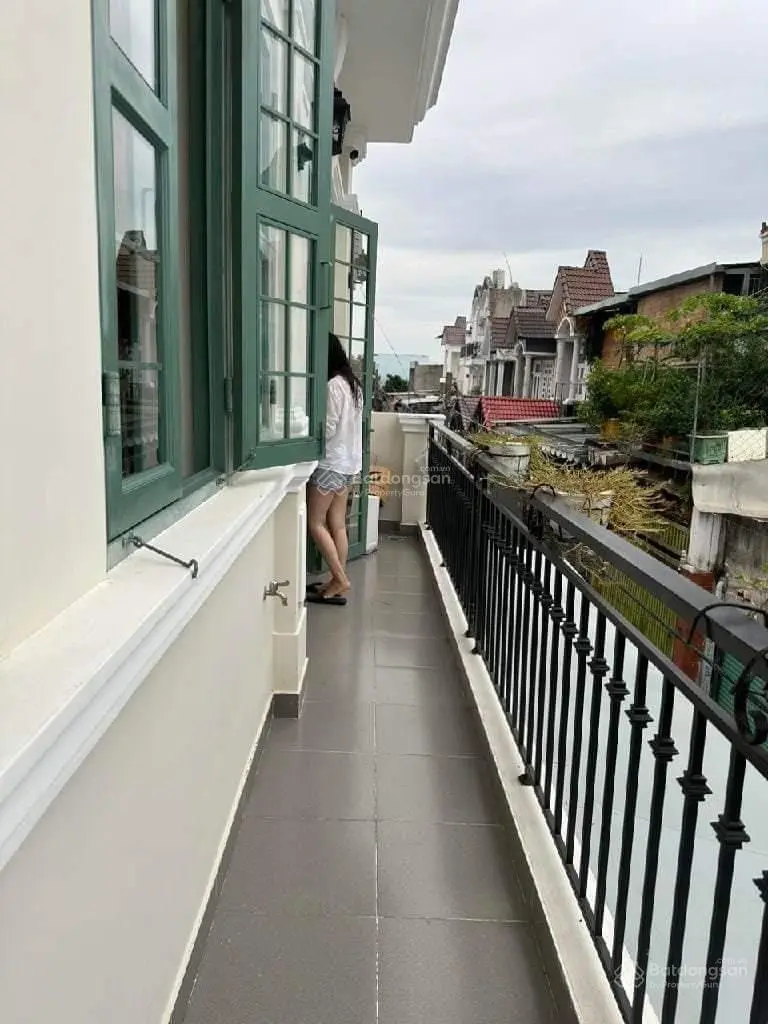 Ngay trung tâm huyện Nhà Bè - dư đậu 3 chiếc ô tô - đã set up kinh doanh sẵn đường trước nhà 30m