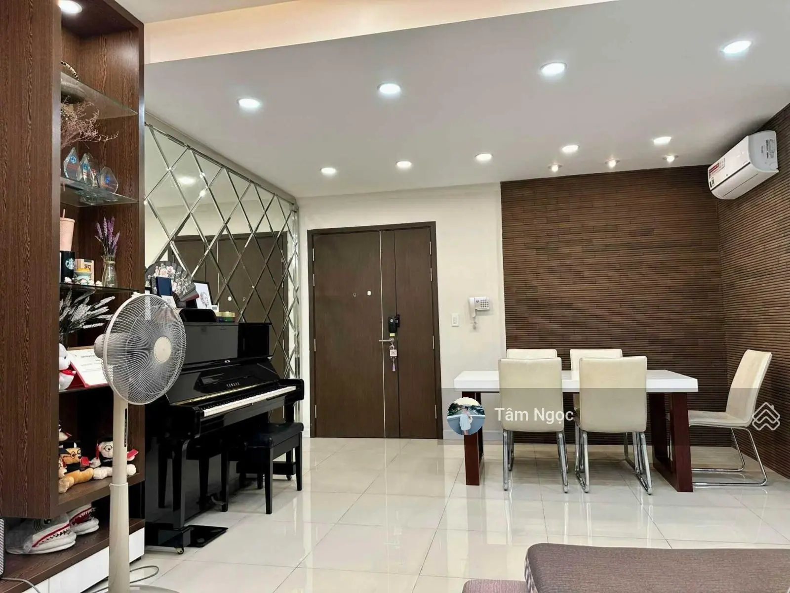 Chủ nhà nợ bank cần ra gấp CC Sunrise City Q. 7 - DT 105.75m2 - 2PN, 2WC