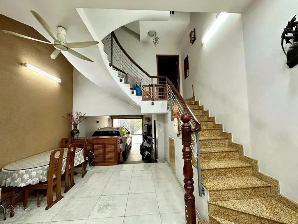 Bán nhà gần chợ Phạm Văn Bạch - sát mặt tiền - Tân Bình - 100 m2 - 4 tầng - 12.9 tỷ