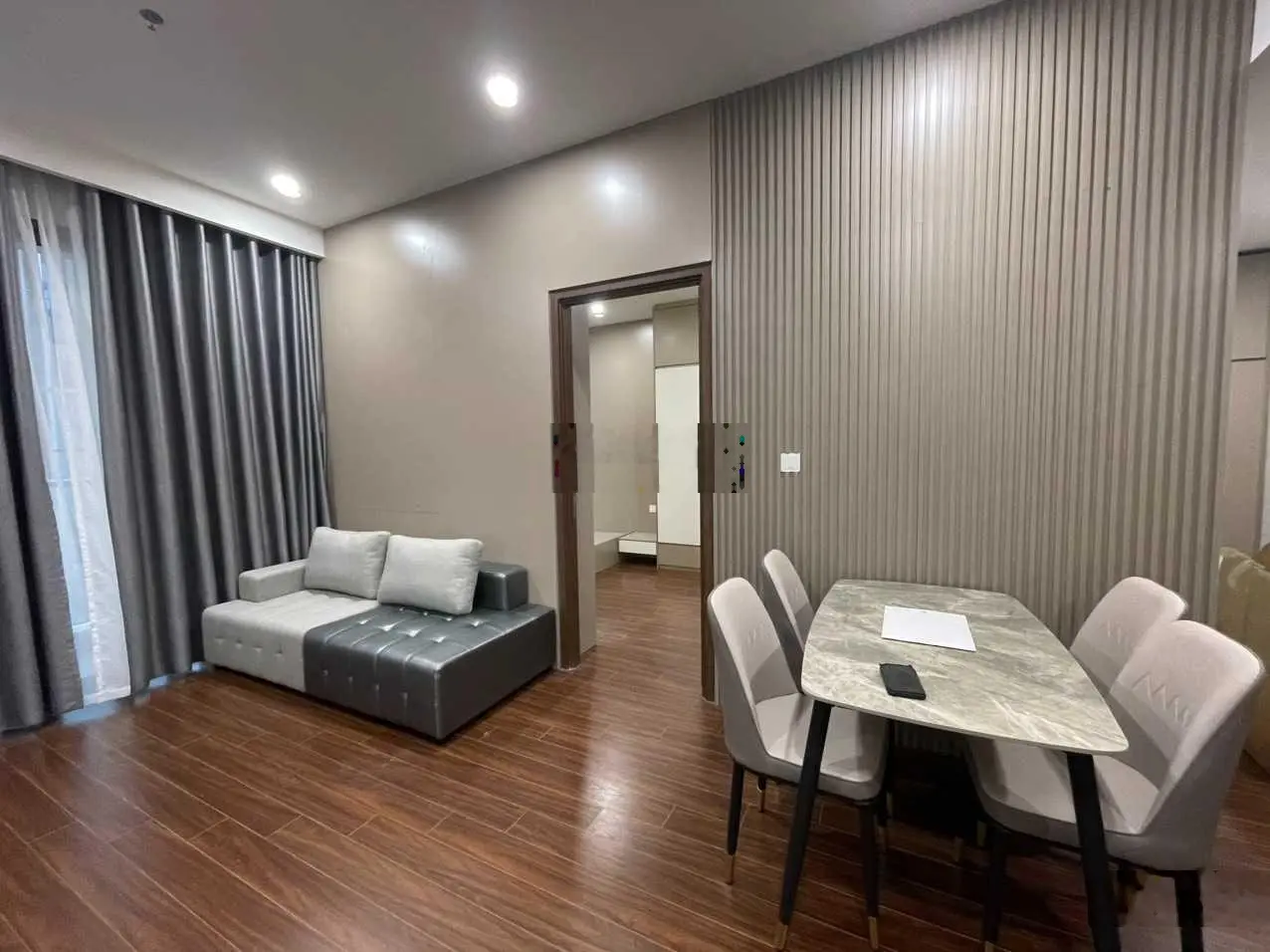 Bán căn 2N2WC 62m2 fullđồ đẹp giá 3850 bao phí, nhà mới chưa ở, ban công đông nam Masterise Vhocp 1