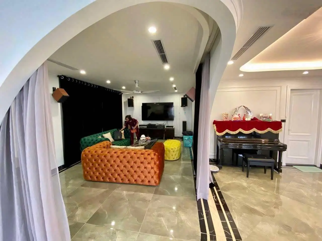 Bán penhouse minh khai, 560m2, 4/5 ngủ, hướng đông nam, bể bơi, view thành phố, siêu đẹp!