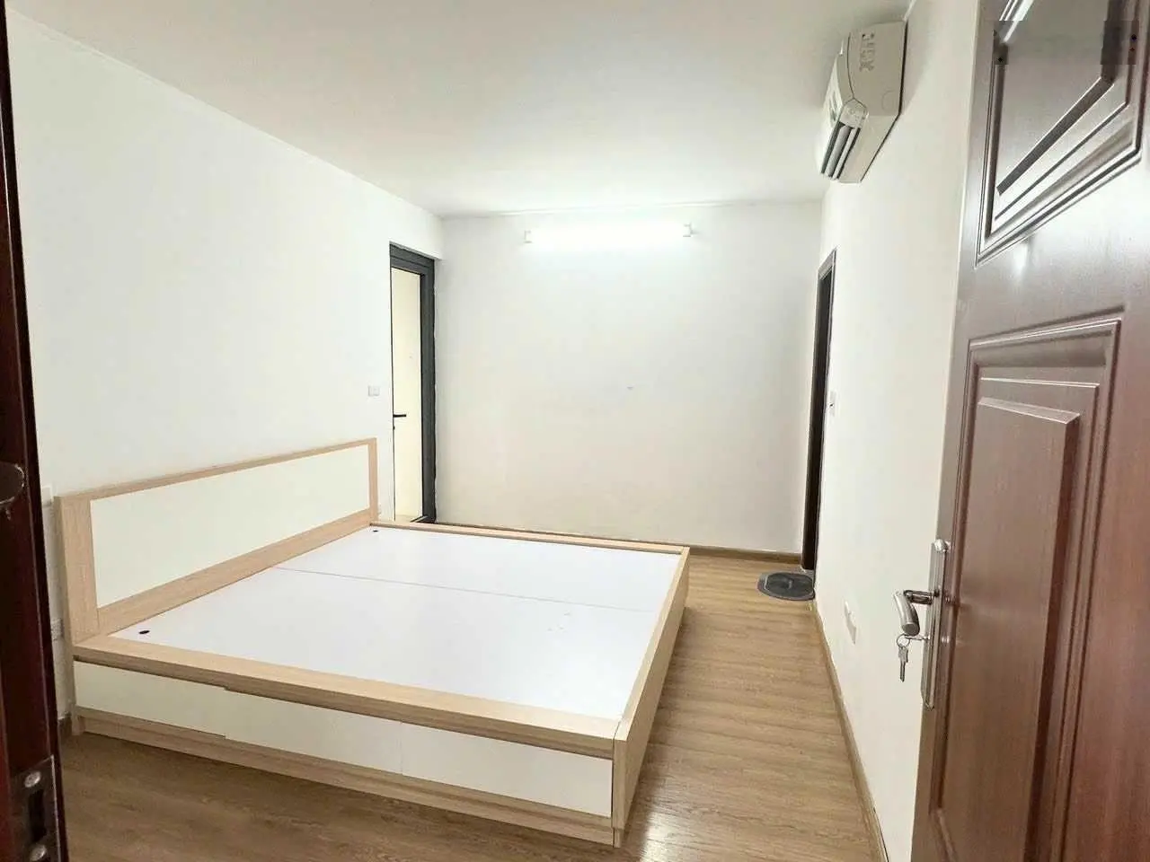 Bán 71m2 2N2W giá 5.2 tỷ tòa Central Field - 219 Trung Kính, Q Cầu Giấy, LH 0971 565 ***