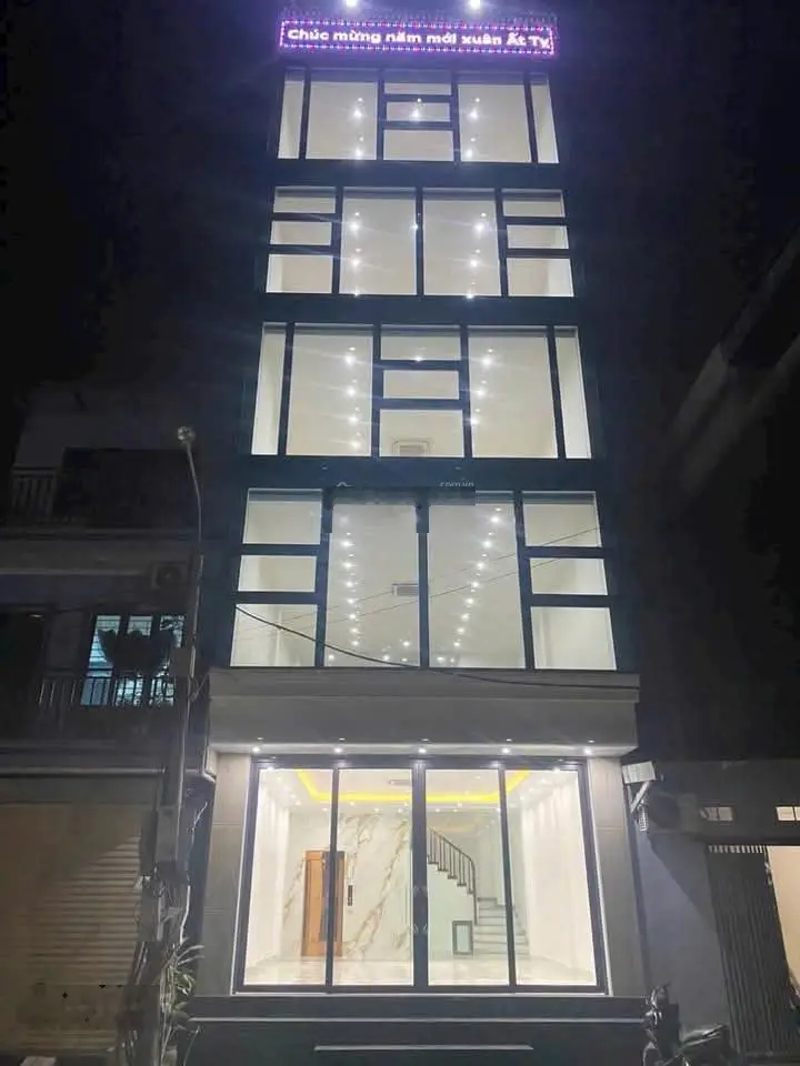 Bán tòa nhà văn phòng 66.6m2 7 tầng thang máy mặt đường Trịnh Văn Bô vị trí đắc địa giá tốt