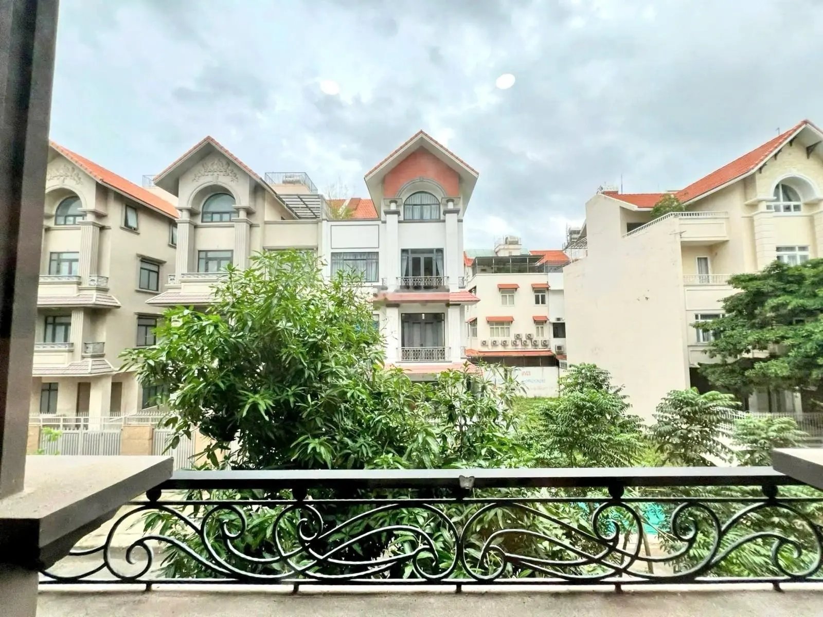 Biệt thự Khu Him Lam - Quận 7 - 200m2 - 5 tầng - có hầm đỗ xe - Giá 55 tỷ