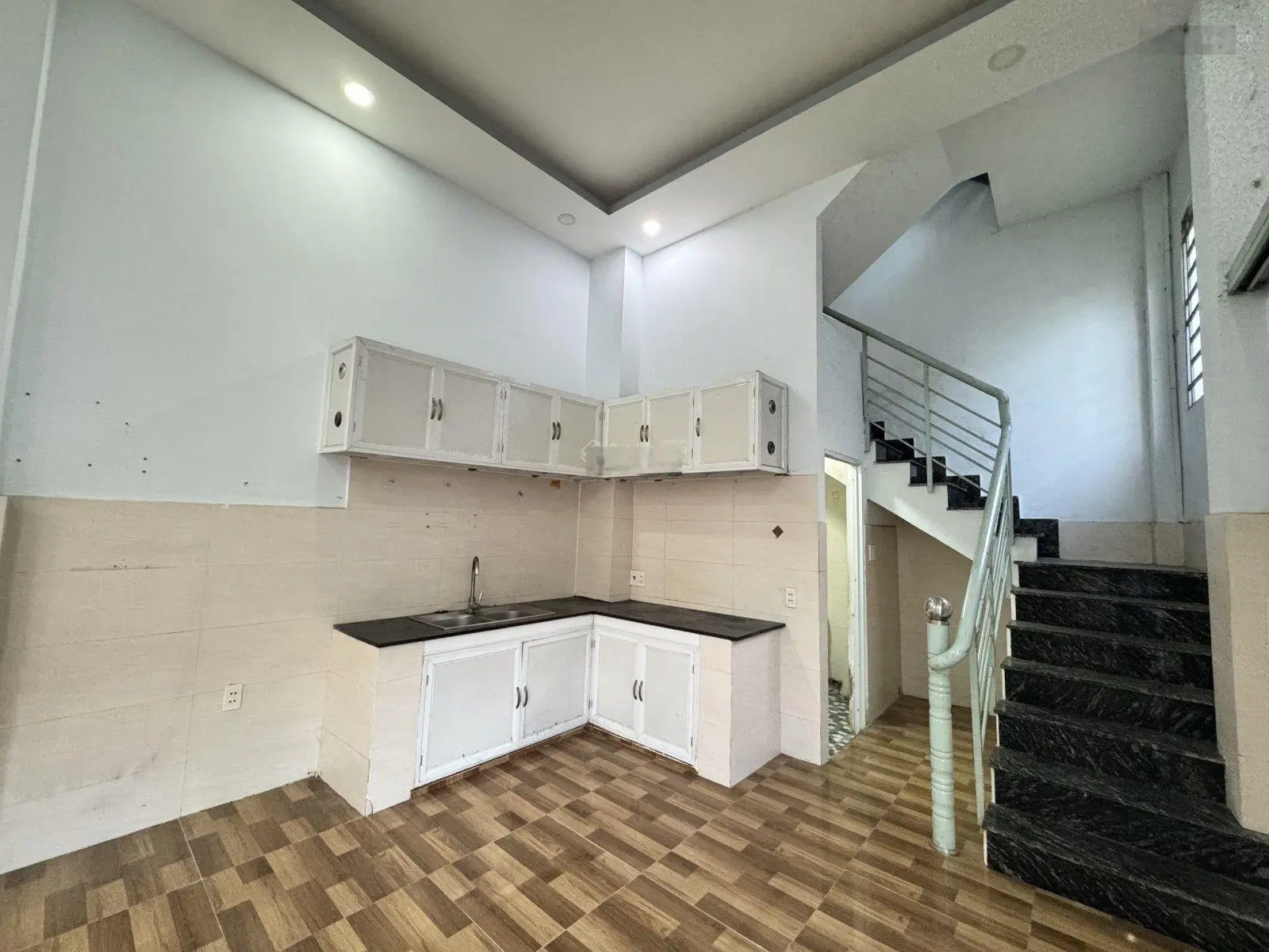Bán nhà nhanh DT 48m2 - HBC đường xe hơi đỗ cửa - thông thoáng chỉ 3tỷ - xem ngay chốt liền tay