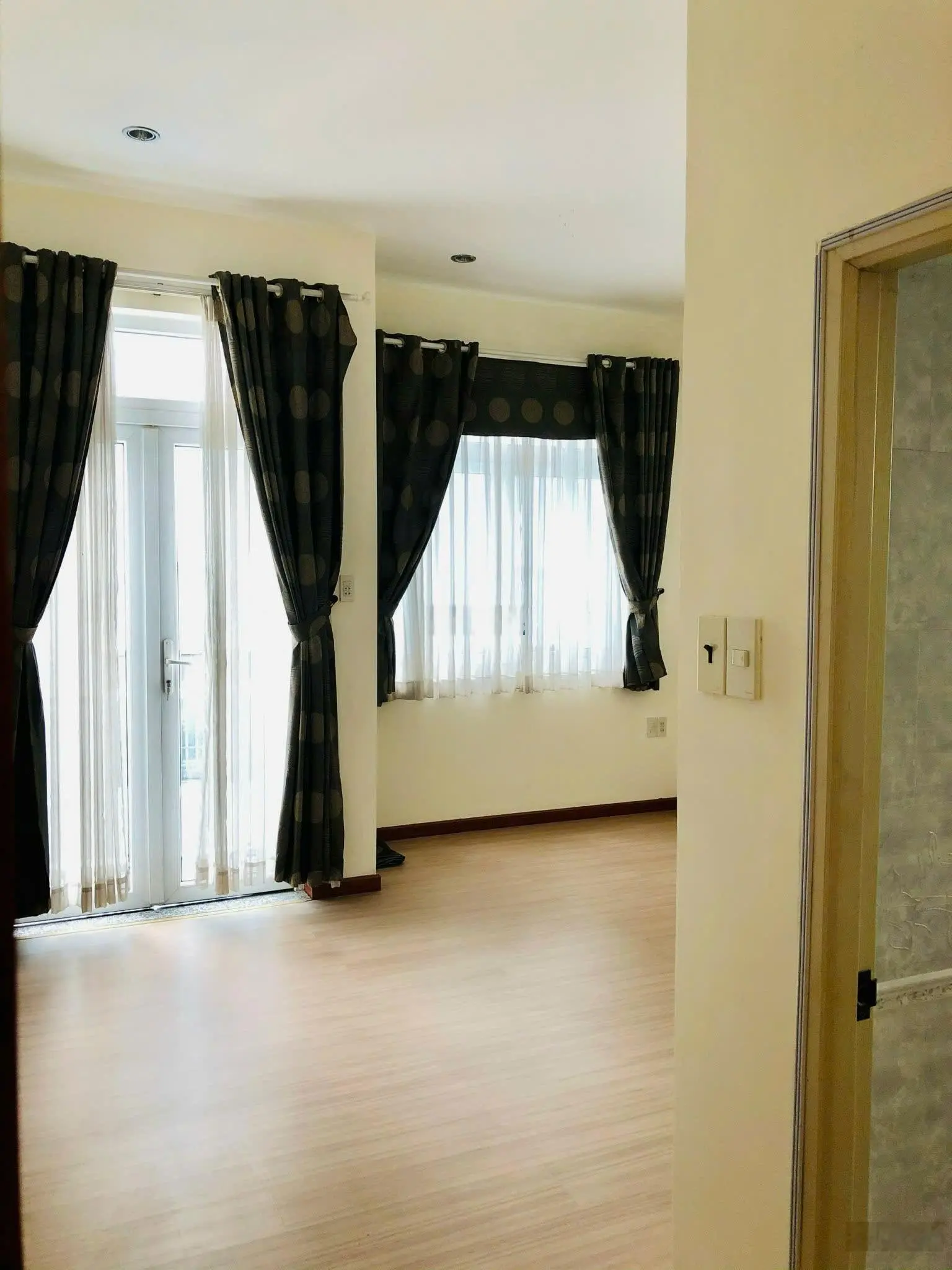 Bán nhà riêng tại Cách Mạng Tháng Tám, 11,8 tỷ, 51m2, view đẹp Hot!