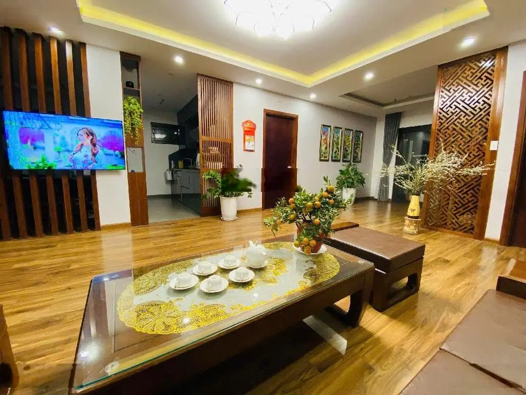 Hiếm !! 1.0.2 !!! liễu giai tower phố khu vip- ba đình -135m2 - 3 ngủ -2 ban côn -view đẹp - 9.4tỷ