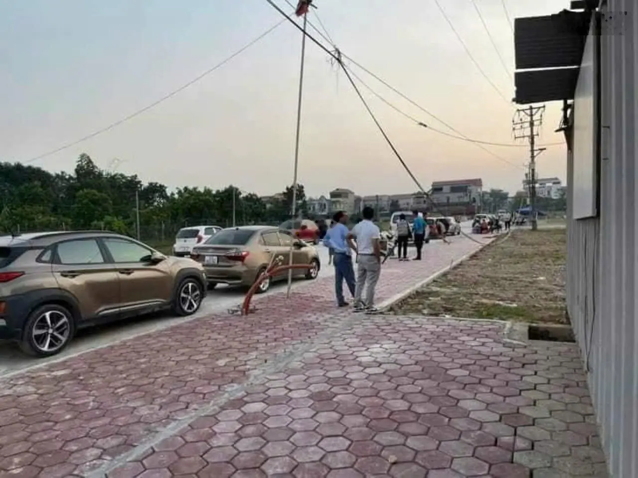 Trên 3 tỷ có ngay lô đất đấu giá gần vành đai 4. Đường + vỉa hè khoảng 12m. Giá êm ái