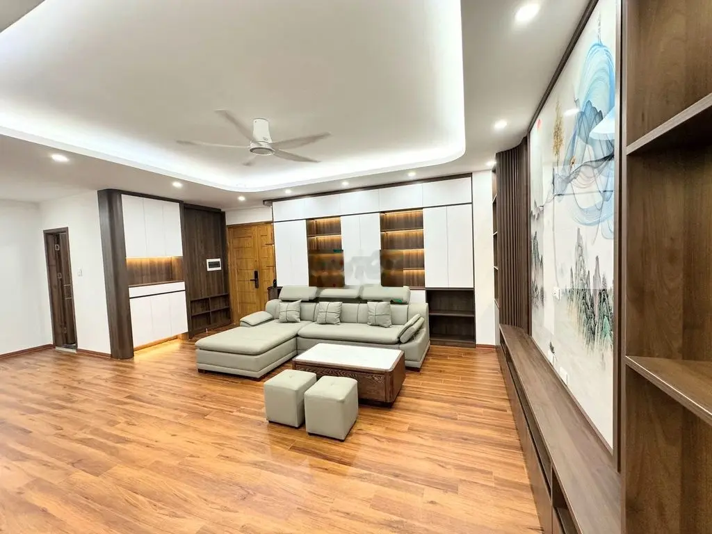 Bán cc 137 Nguyễn ngọc vũ 123m2 chia 4 ngủ, full đồ, có slot oto