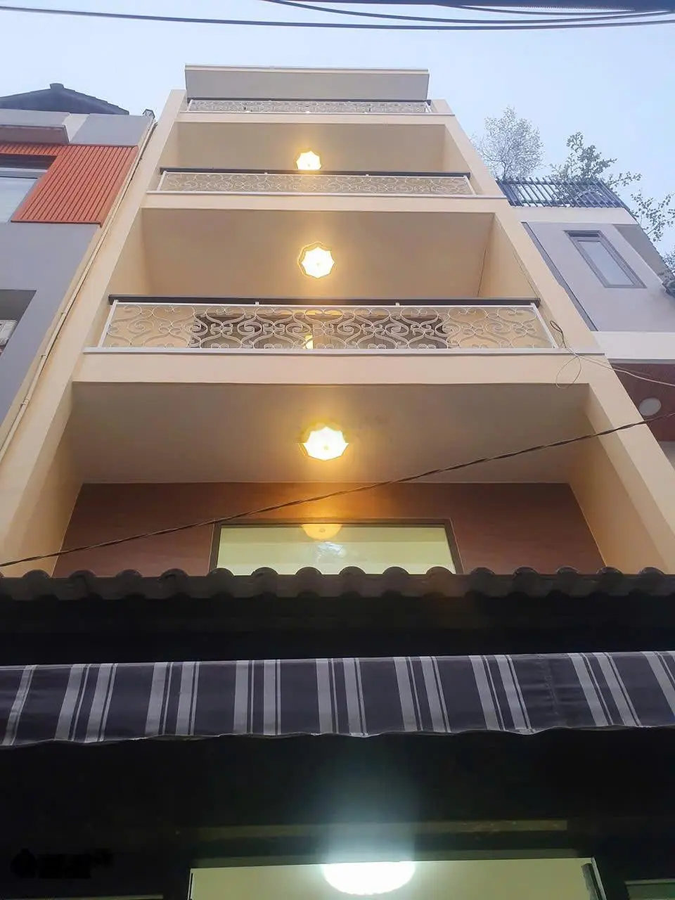 6,9 tỷ - 5 tầng đúc BTCT - 184/54 Âu Dương Lân, P3Q8, gần TTTM Parc Mall