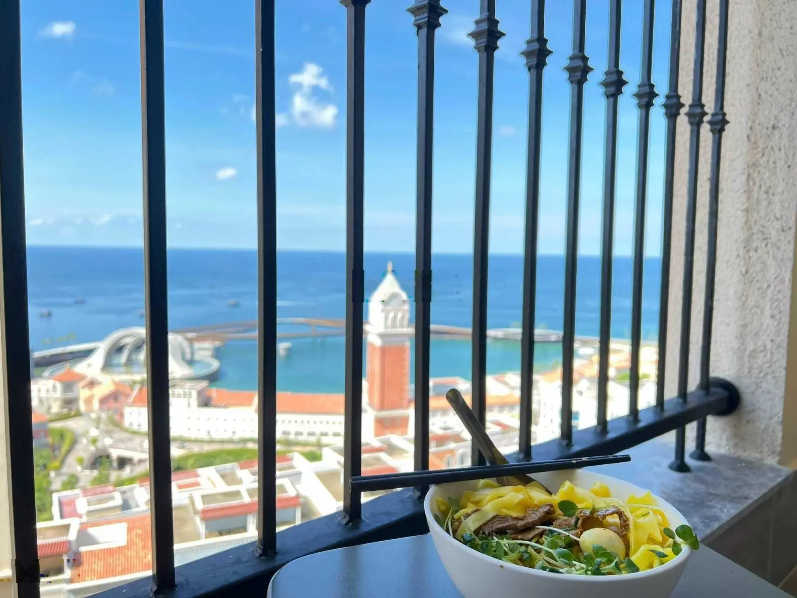 Bán căn 1 ngủ chung cư Hillside - full nội thất, view biển - giá bán 3, x tỷ bao phí