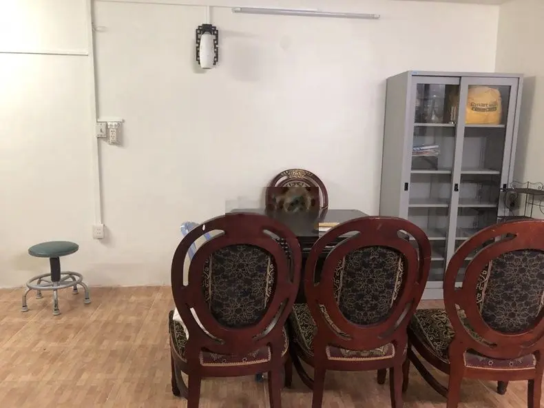 HXH ngủ trong nhà Nguyễn Trãi, Nguyển Cư Trinh, Q1, 84m2, 2