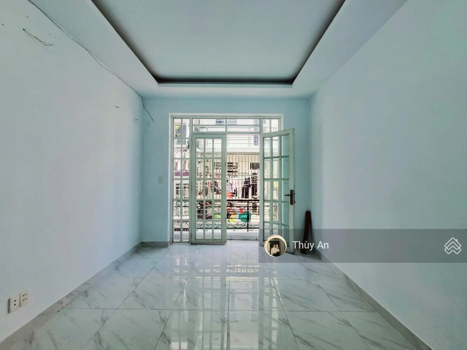 Xe hơi đậu cửa - 41m2 - ngang 4m - 2 tầng mới ở liền - giá 5tỷ còn tl