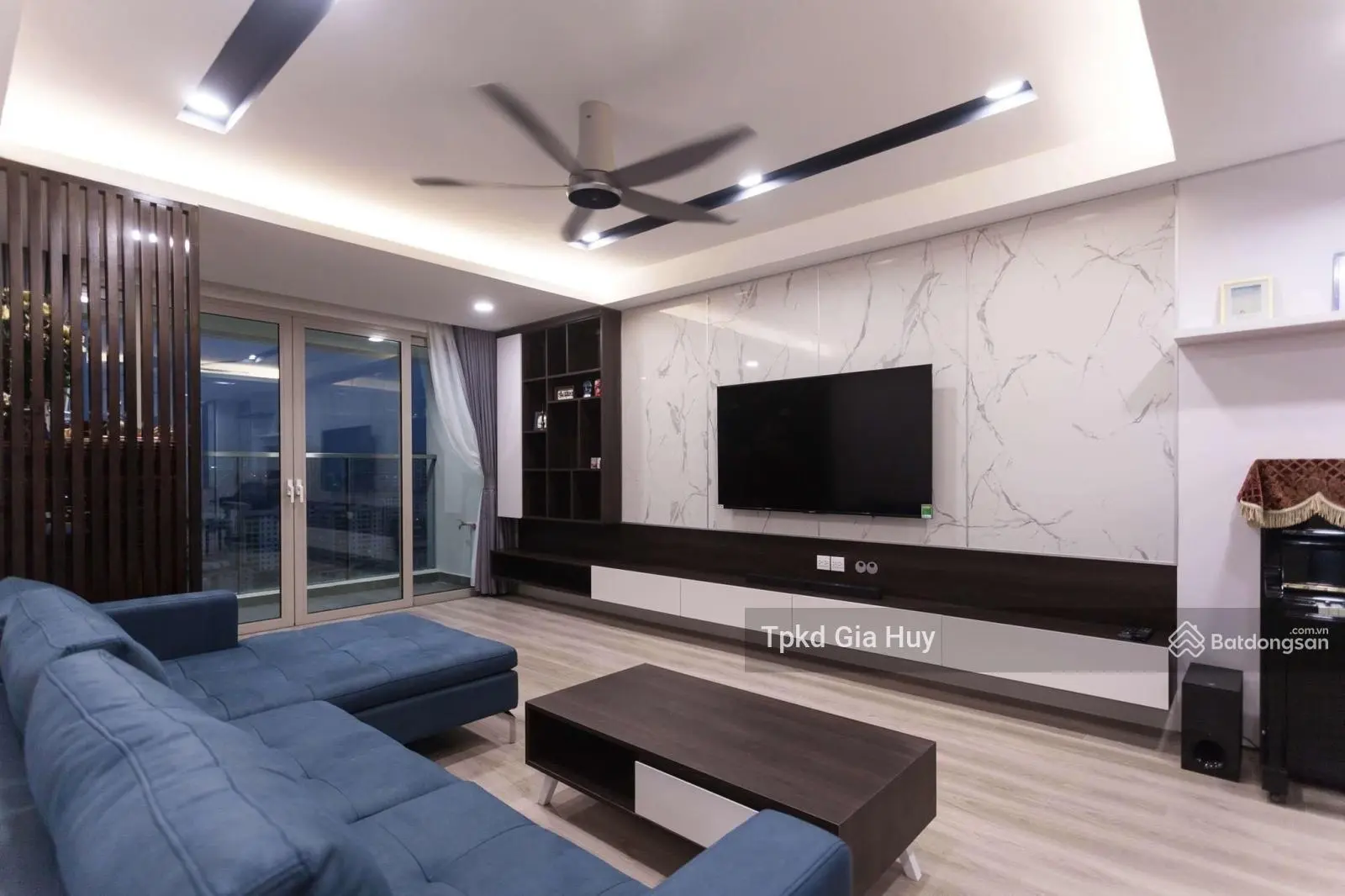 Chính chủ gửi bán căn hộ 2 ngủ, DT 130m2, full nội thất tại Mandarin Garden. Giá chỉ 80tr/m2