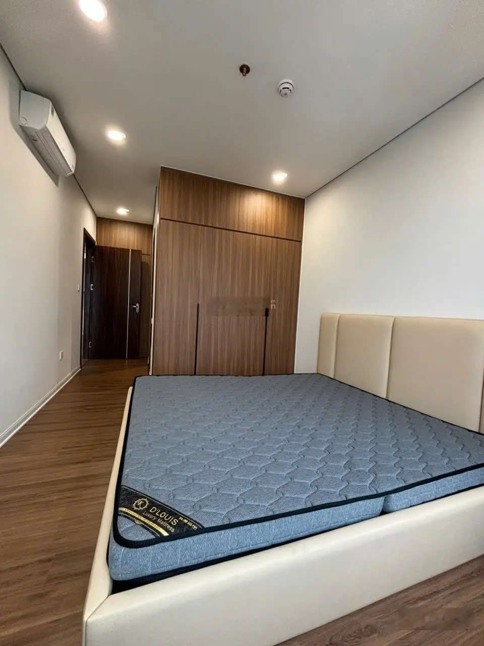 Chính chủ bán căn 3PN 2VS 95m2 chỉ 4,8 tỷ, sẵn sổ đỏ, full nội thất.