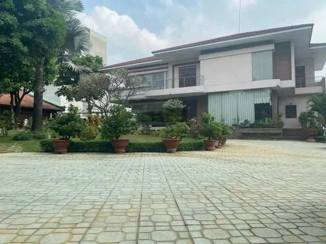 Biệt thự sân vườn 20x45m có hồ bơi ngay ngã tư Ga, Hà Huy Giáp, Thạnh Lộc, Q12