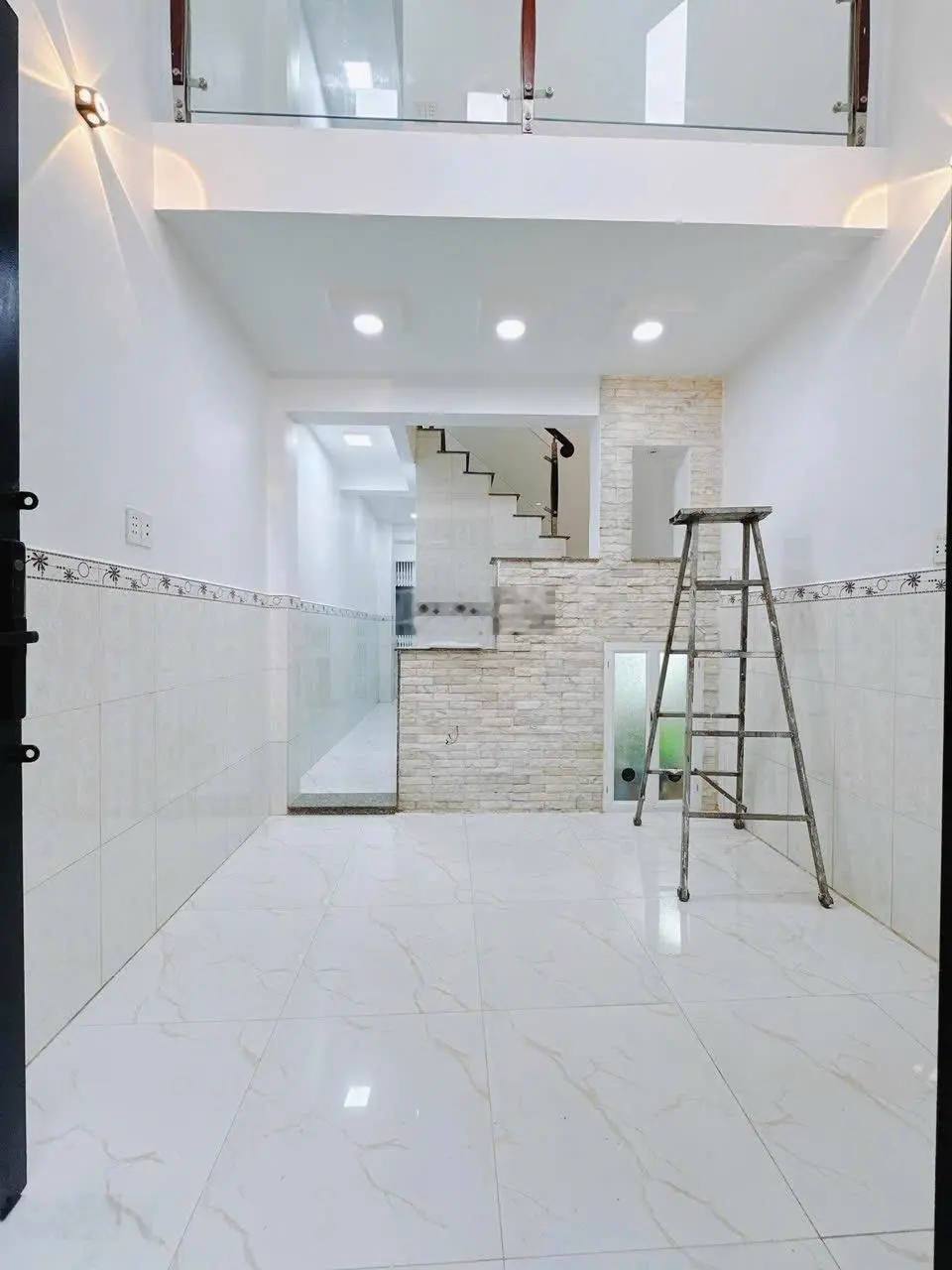 Bán nhà Bến Vân Đồn, Quận 4, 3 tầng - Giá 4,150 tỷ