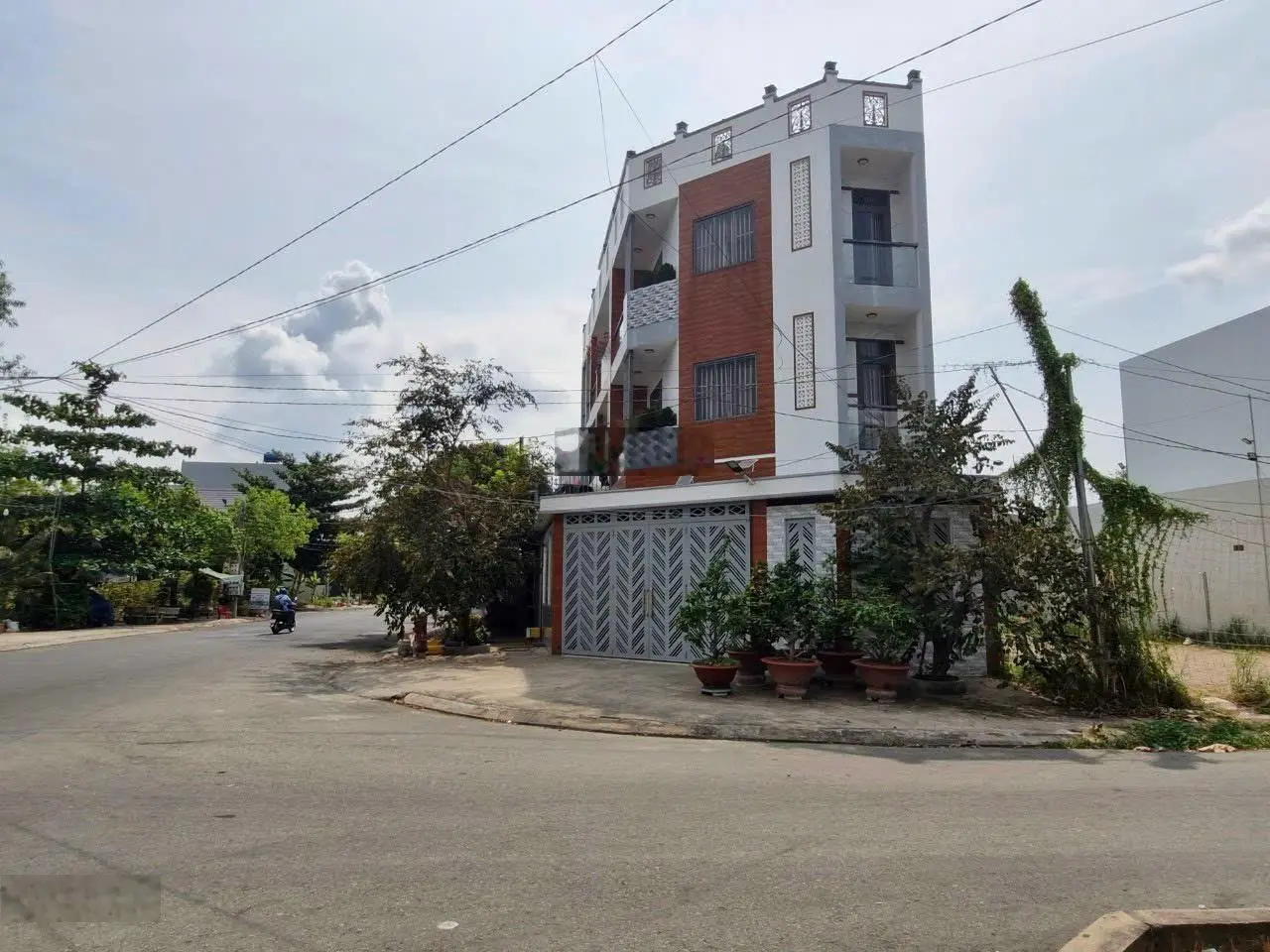 Bán gấp 01 lô 108m2 mặt tiền đường đôi, cạnh 2 công viên trung tâm KDC Đặng Huỳnh
