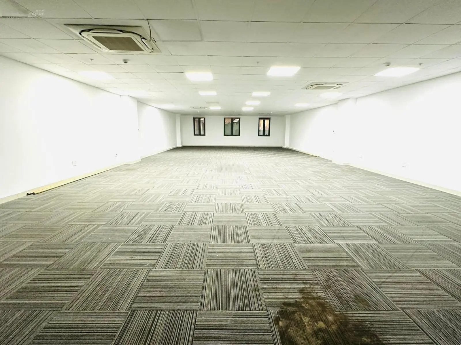 Tòa vip phố Hoàng Cầu, 9 tầng hoàn công, 234m2, MT 9.5m, dòng tiền 420 triệu/tháng