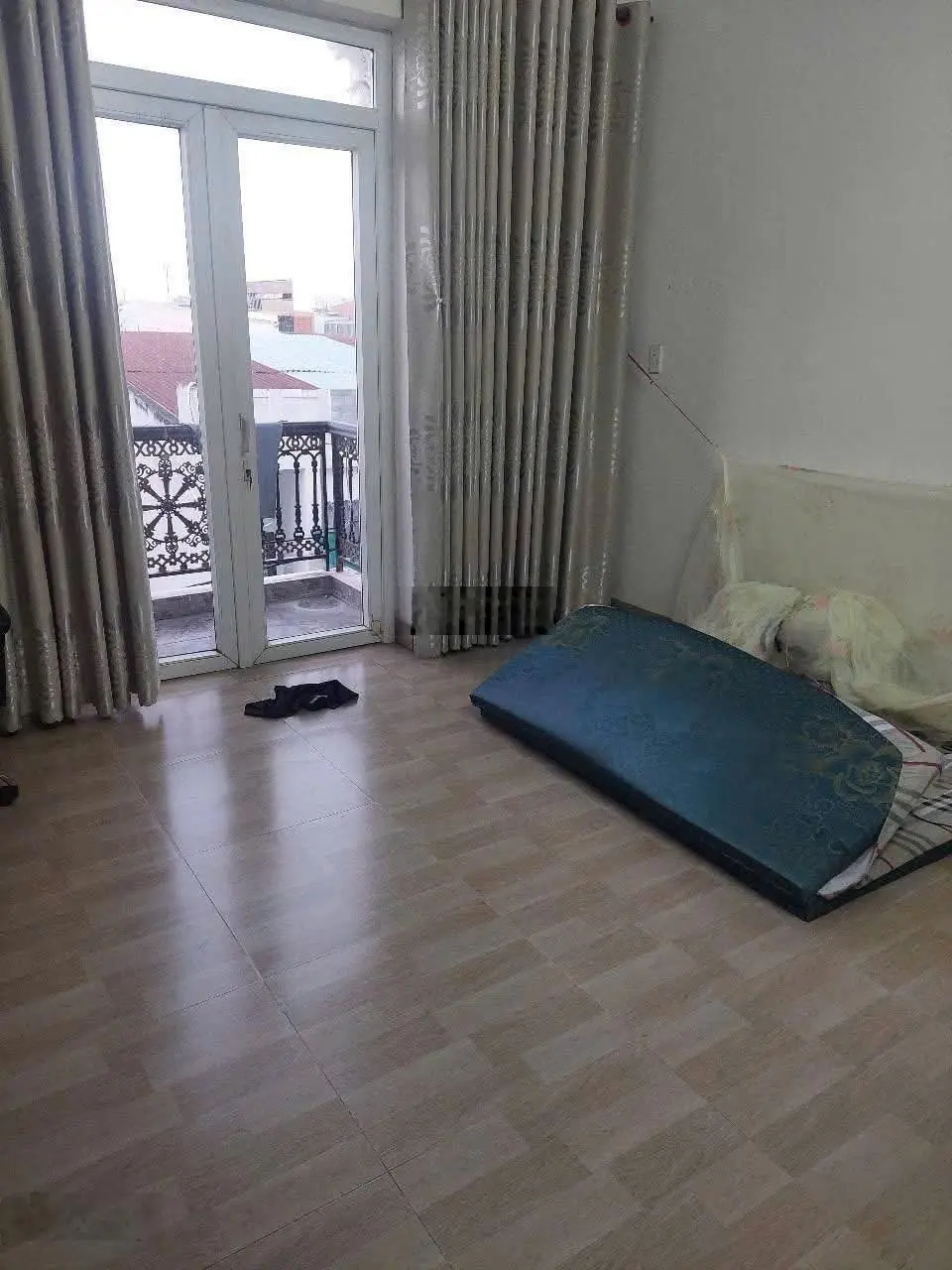 Cần bán gấp nhà giải quyết công việc giá cực rẻ nhà 3 tầng sân thượng chỉ 5,5 tỷ, hoàn công đủ