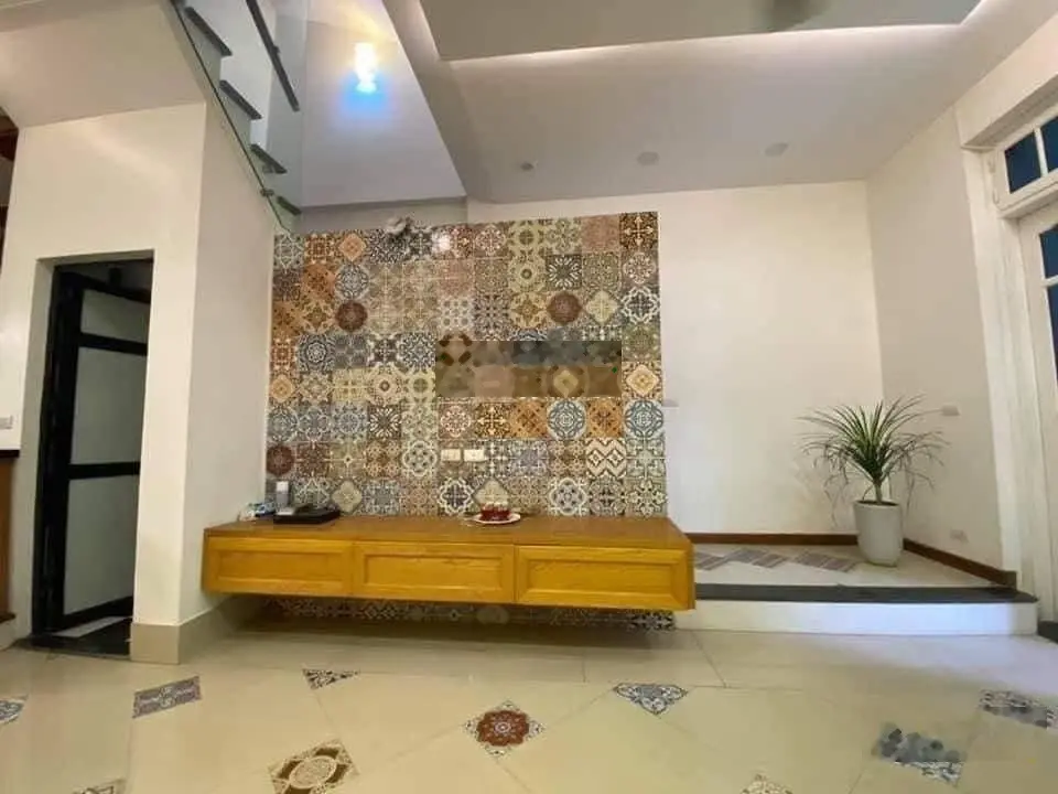 Giáp Trịnh Công Sơn, Tây Hồ - Nhà 50m2 x 4 Tầng, 1 nhà ra phố, Ô tô, ngõ nông, thoáng. Chỉ 9.5 Tỷ.