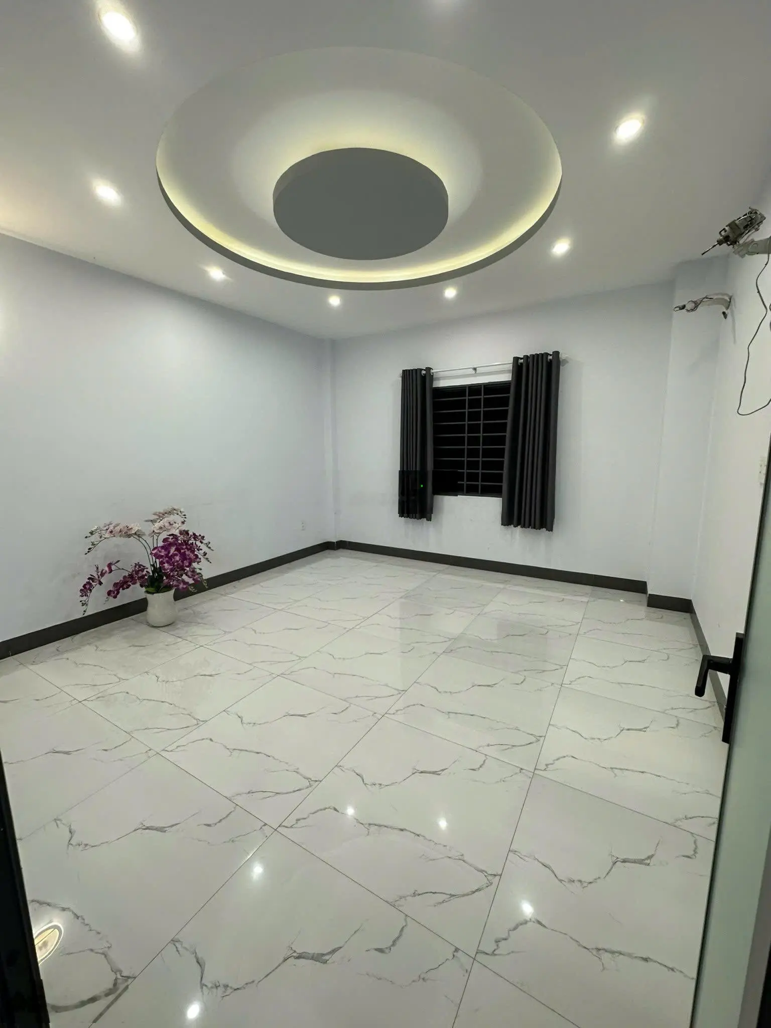 Bán gấp nhà riêng 1 lầu 1 trệt 1 tum, 2PN, 2WC, 70m2 tại KDC, Tân Bình, Dĩ An, giá cực chất 3,65 tỷ
