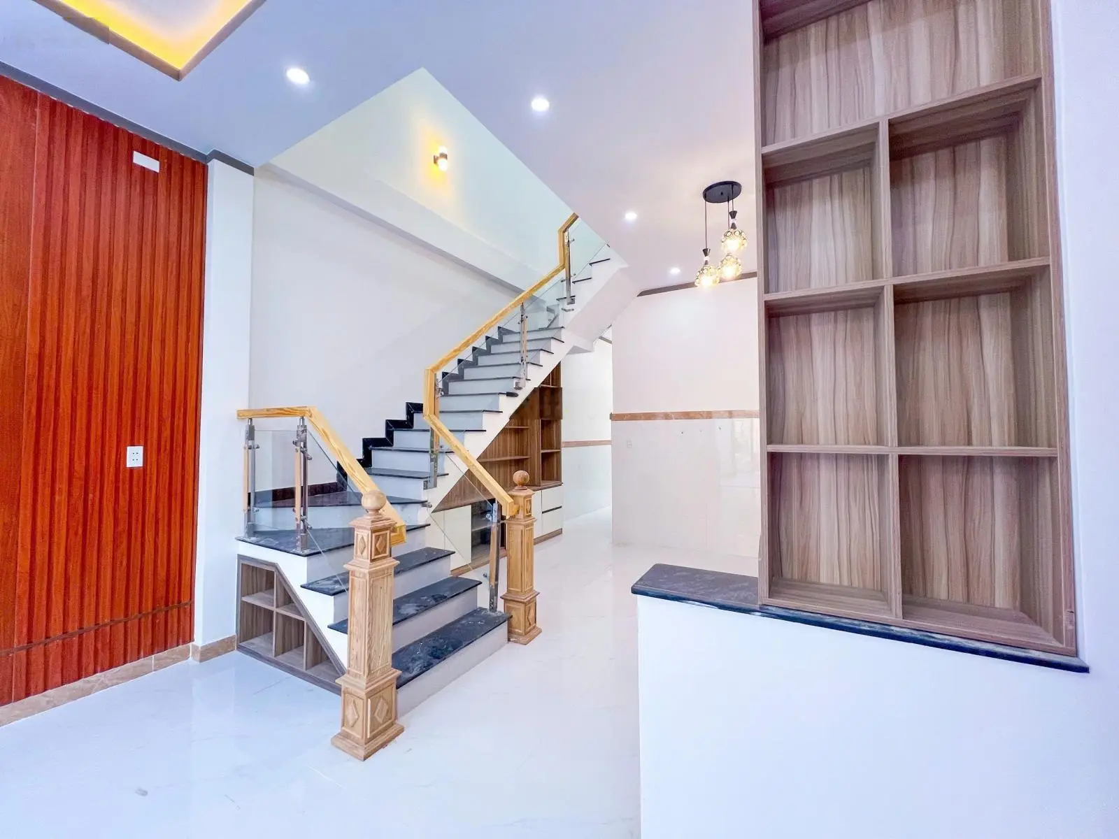 Nhà 1 trệt 1 lầu, phù hợp cho gia đình đông người