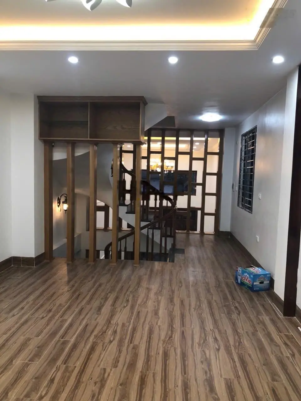 Bán này 3 tầng Khu 918,Gần sân Golf Long Biên.Dt:89m2,mt:5m.Giá:14 tỷ còn TL.Đường Oto tránh-Giá ĐT