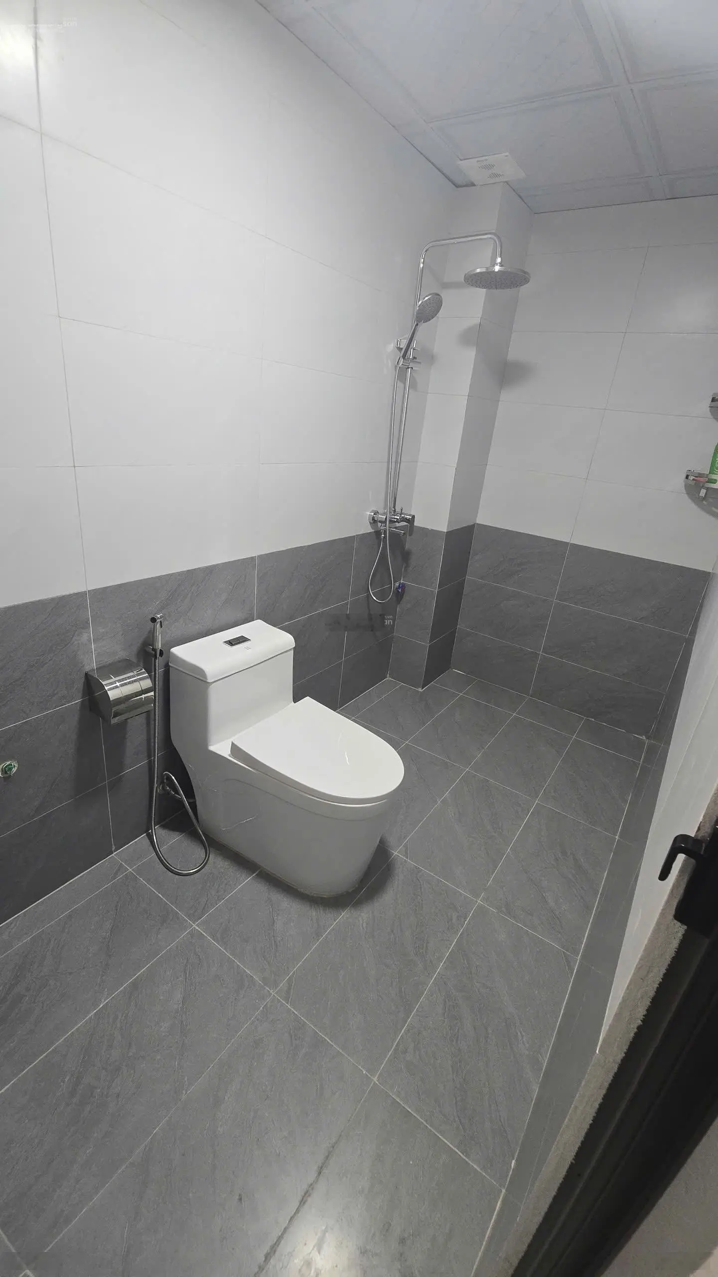 Bán nhà 5 tầng DT 35m2. Ngõ rộng, có sân riêng rộng 8m. Cách trung tâm Hà Đông 4km. Giá chỉ 2,3x tỷ