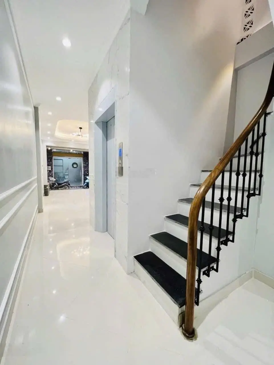 Bán nhà Thái Thịnh 2 60m2 Lô góc Thang máy Cách phố 30m Ngõ thông kinh doanh Ô tô đỗ cửa 15.8 tỷ