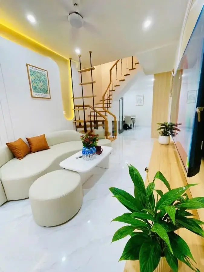 Vip Ngã Tư Sở - Ô Tô vài bước chân - 3M Ra Phố Hai Mặt Thoáng - Không Lỗi Phong Thuỷ - Mới Tinh
