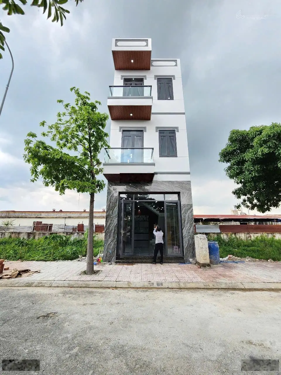 Bán Nhà Trục Chính KDC, Nhà Mới 100% Gần Vòng Xoay An Phú 500m