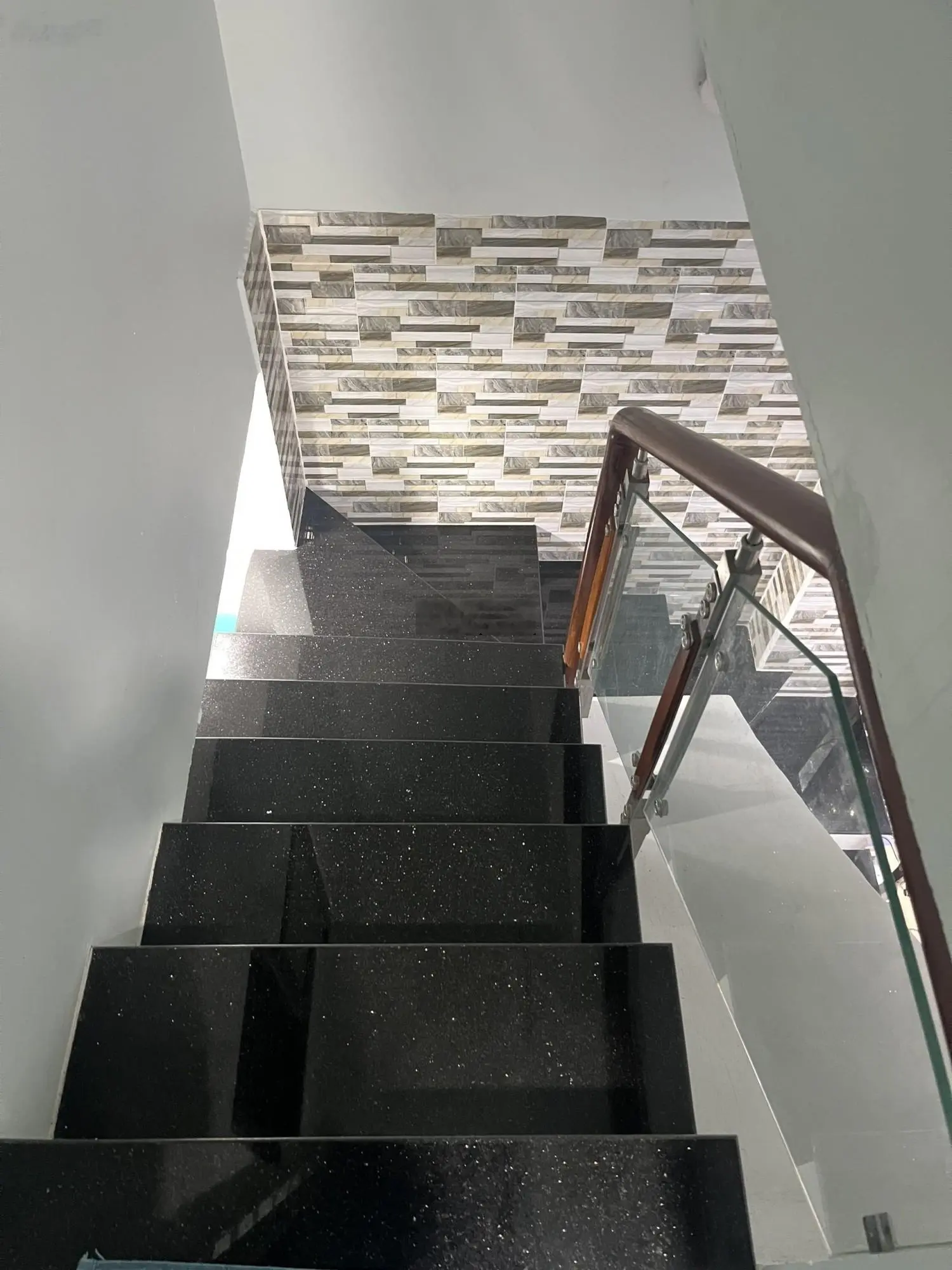 Bán gấp nhà hẻm xe hơi Lạc Long Quân 3,8m x 11m, 1 trệt 1 lầu sân thượng, 2,8 tỷ