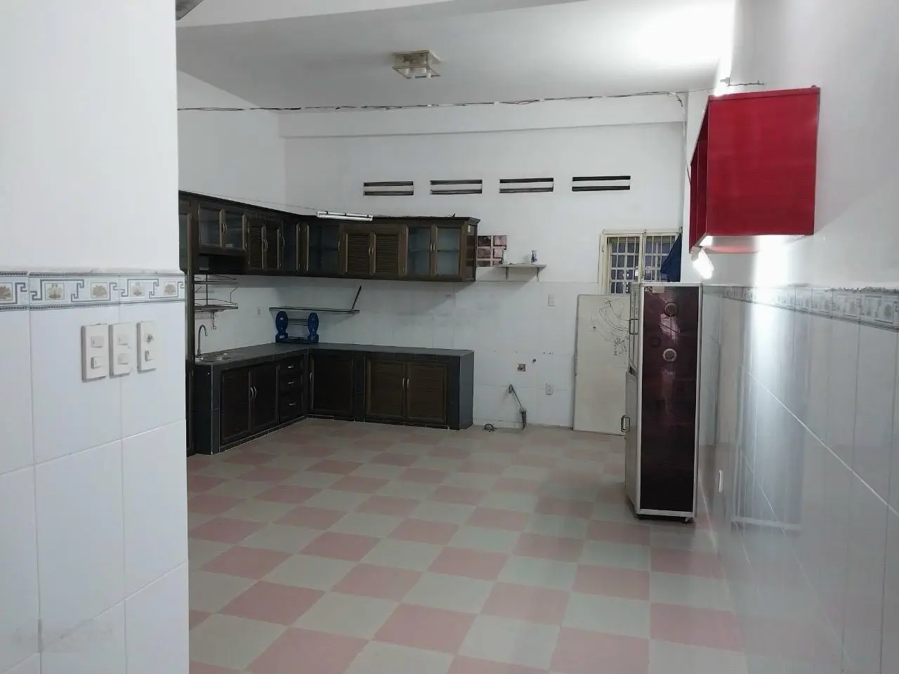 Nhà 1 Trệt 3 Lầu gần Chợ Búng, QL13 giá 4,2tỷ