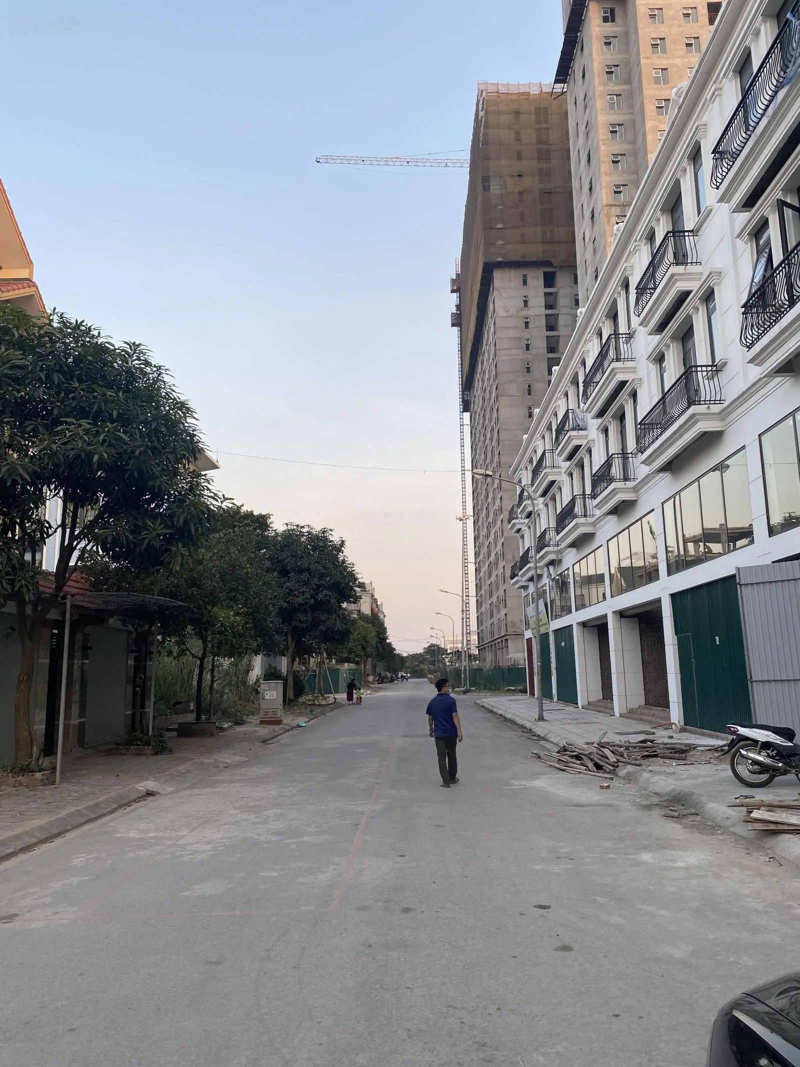 Lô góc hoàn thiện shophouse Sông Hồng kinh doanh, Trâu Quỳ, DT: 90m2, giá: 22 tỷ. LH: 0867 219 ***