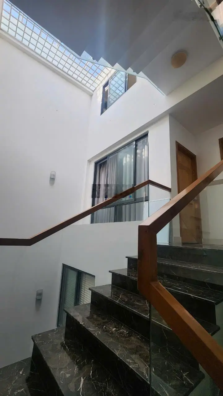 Bán biệt thự bề thế Nơ Trang Long, hẻm 10m sát lộ chính, DT 7.5*15m KC 3 tầng + garage, giá 13.5 tỷ