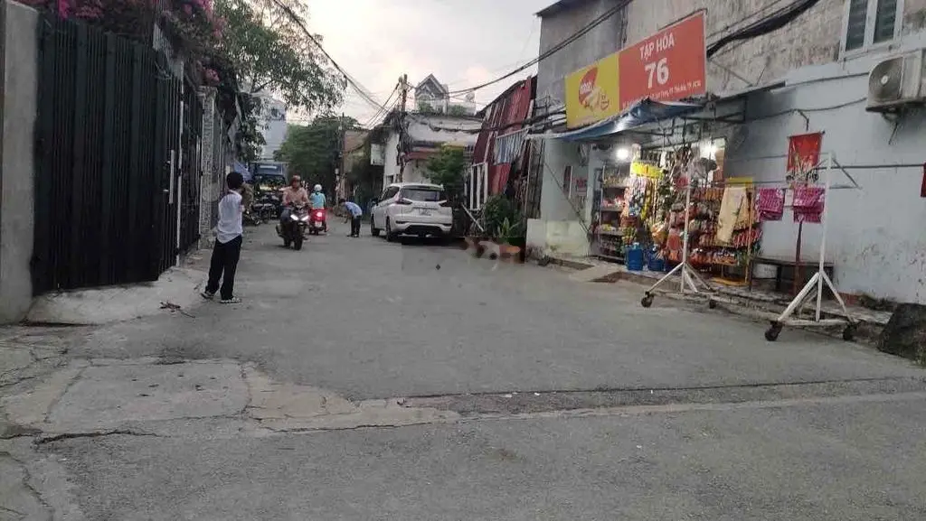 NGỘP 2,5 T.ỷ- Bán Gấp Căn Nhà Tại Lê Văn Chí- 53m2 Nhà 2 Tầng 3PN HXH