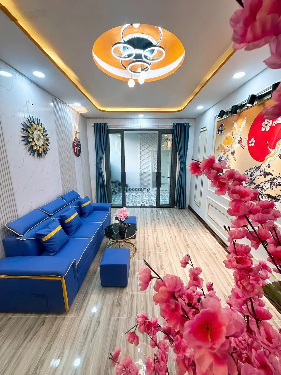 Nhà 1 trệt 2 lầu TT. Cần Giuộc cách QL50 chỉ 50m giá rẻ. Dt 4x14 SHR ODT tặng nội thất giá 1 tỷ 850