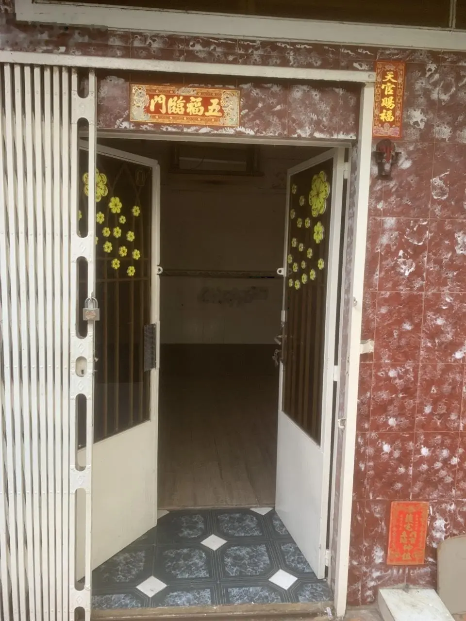 Bán nhà 2 tầng đường Nguyễn Tri Phương, Q. 10, diện tích 4.5x8.5m giá 5tỷ. LH: 0907705498