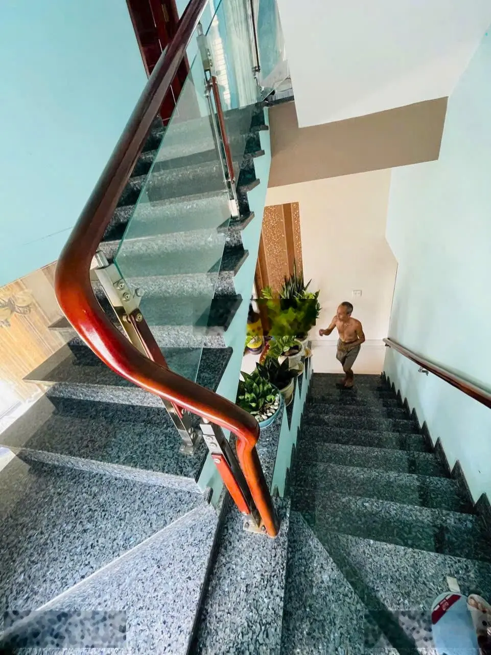 Hạ giá gấp chỉ 10,5tỷ. Bán biệt thự mặt tiền Nguyễn Bá Học, gần TTTM Vincom. P.Tân Mai, 12x19m 221m