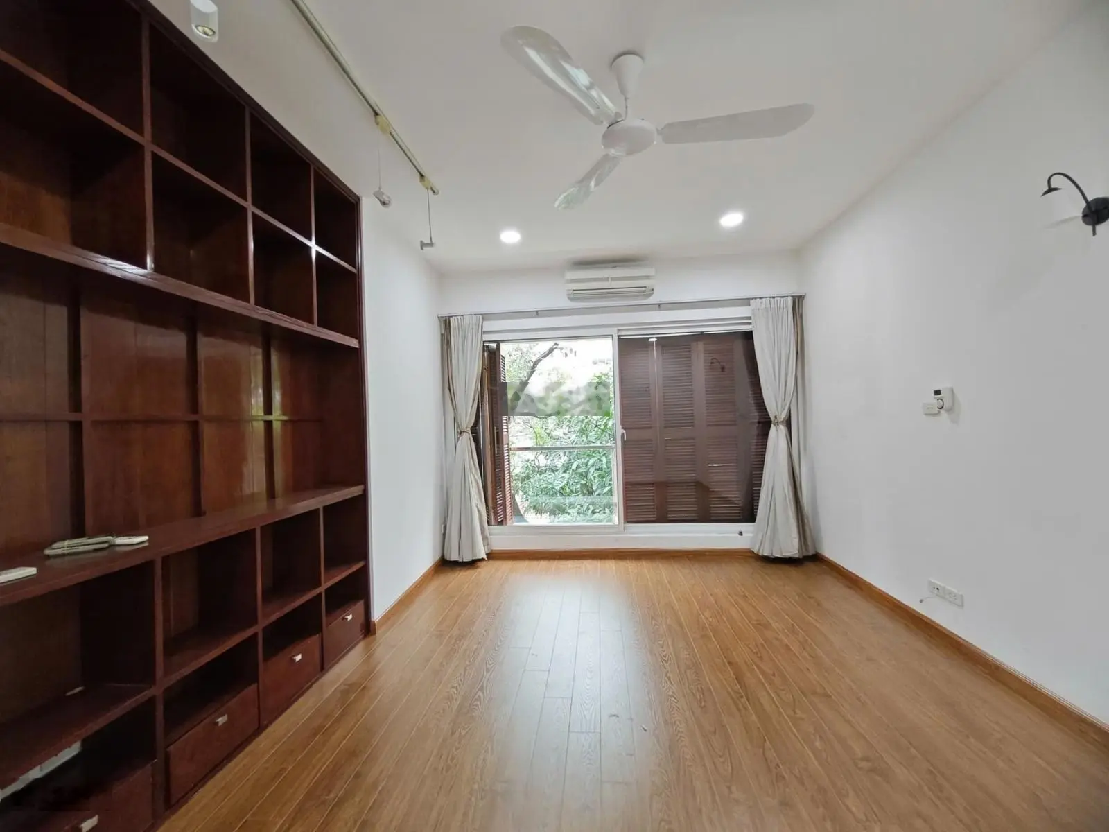 Bán nhà Đào Tấn-DT:80m 5 tầng nhà 2 mặt ngõ trước sau,ô tô 4 chỗ vào ,ô chờ thang máy, 20.5 Tỷ