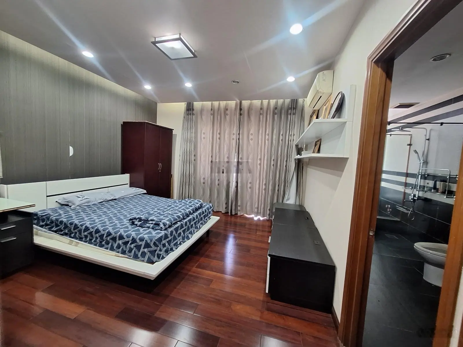 Bán biệt thự 2 mặt tiền đường, Khu Vip Bình Thọ, TP Thủ Đức. DT 1.200m2(30*40)- 3 tầng hoàn công